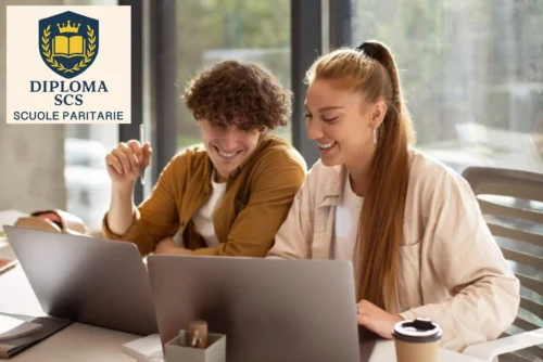 Studenti che studiano al computer per recupero anni scolastici a Caserta con Diploma CSC